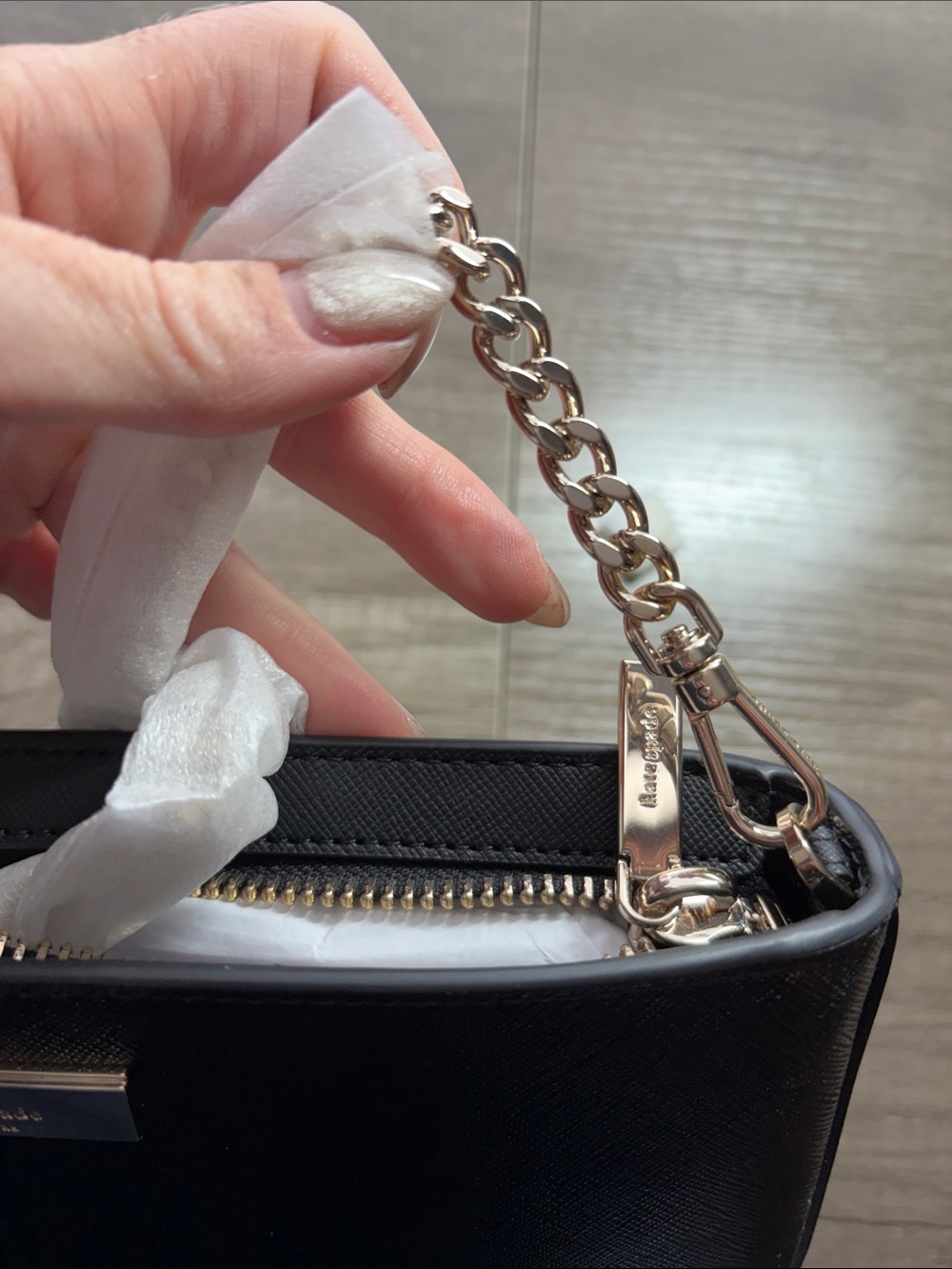 kate spade black patent saffiano wristlet clutch with gold plaque - Picture 3 of 7